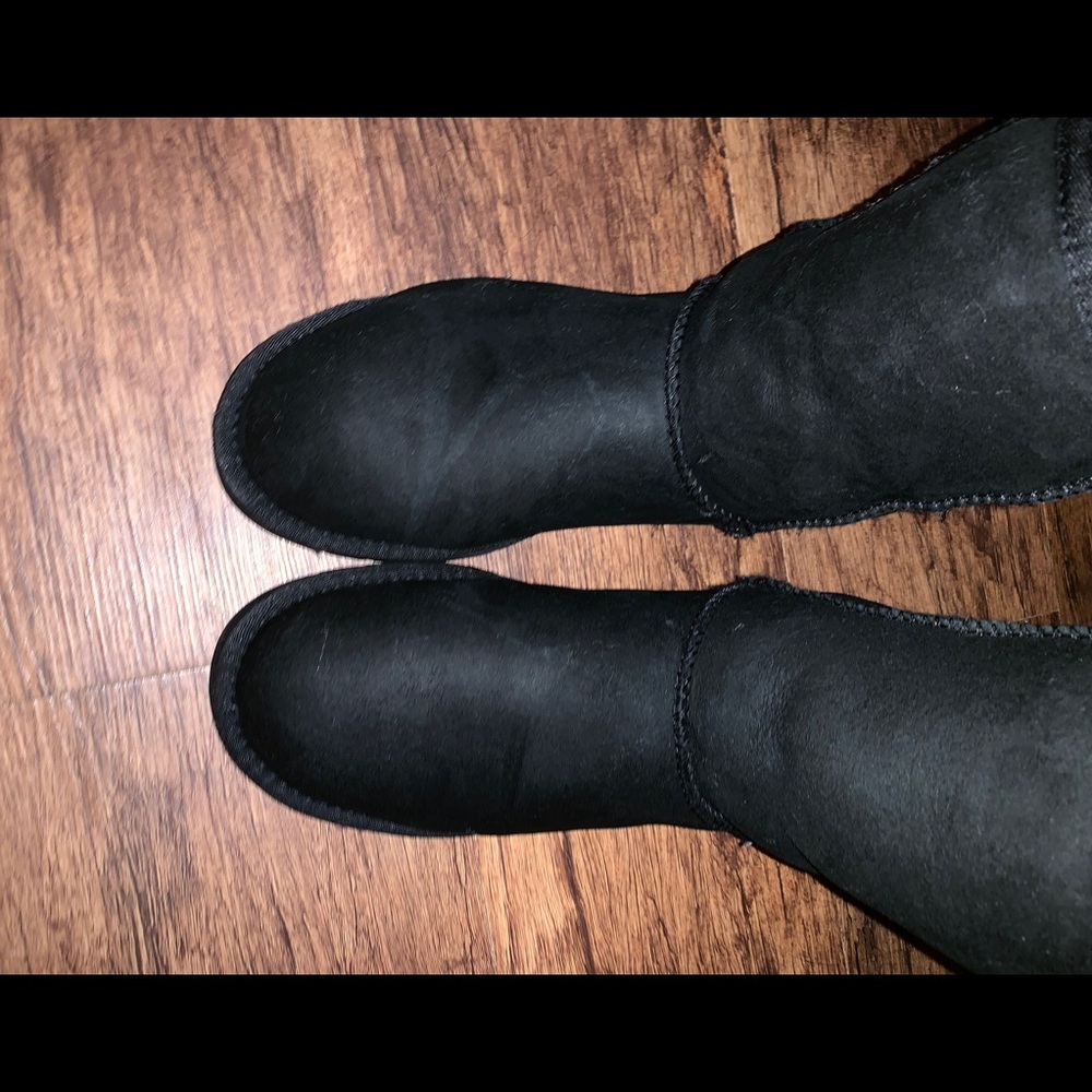 Black mid ugg boots